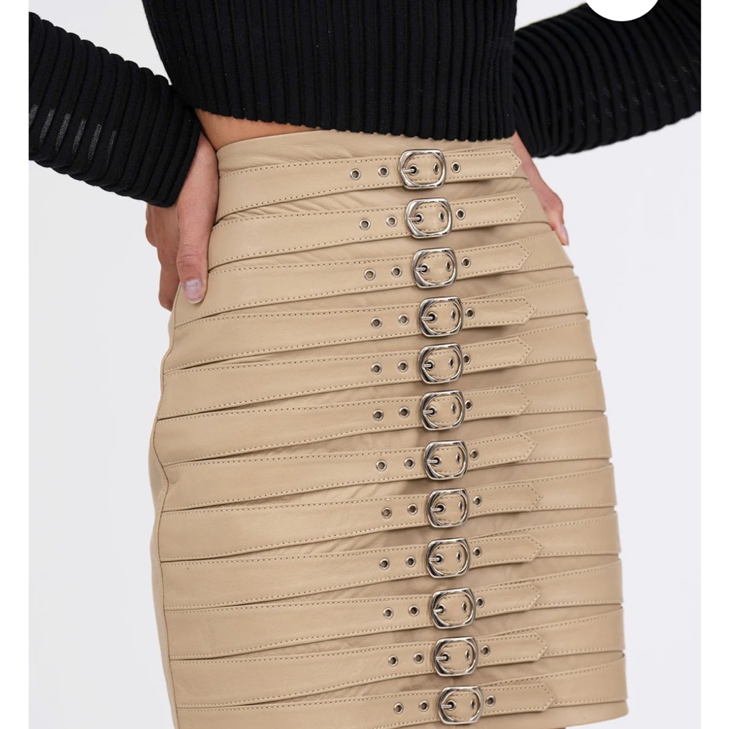 Nonchalant Elin Skirt Beige Buckle Mini Skirt